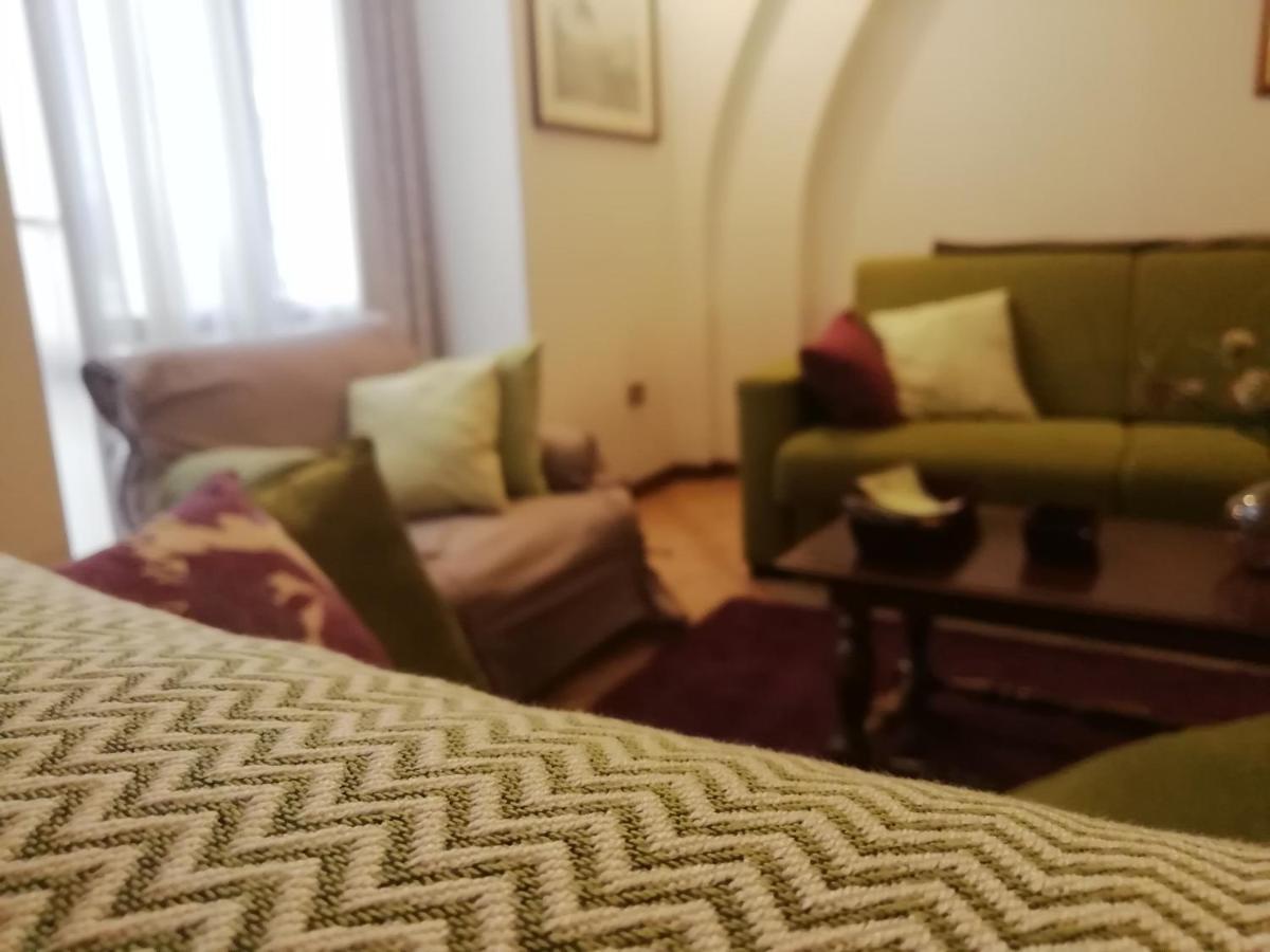 Alle scalette del Duomo Orvieto Esterno foto