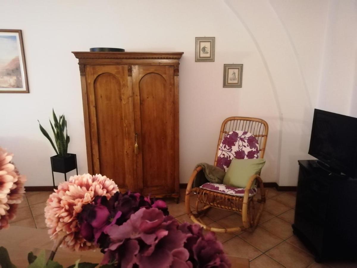 Alle scalette del Duomo Orvieto Esterno foto